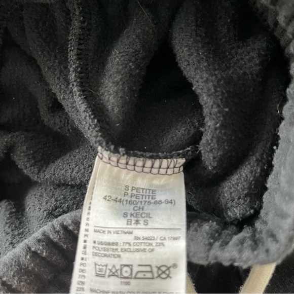 GAP vintage soft classic joggers in true black. - Picture 6 of 6